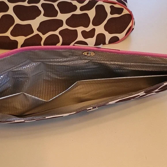 Toss Resort Collection Giraffe Print Tote Bag with Pink Straps, W/Hot Iron Bag - Picture 14 of 16